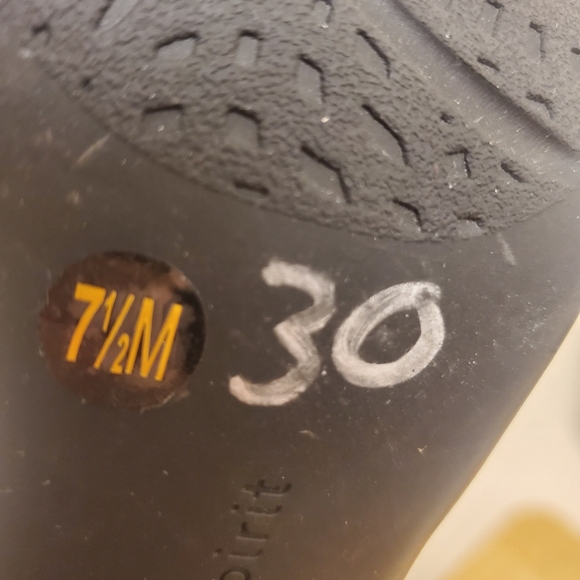 Easy Spirit Women's Black Ankle Strap Sandals - Picture 8 of 8